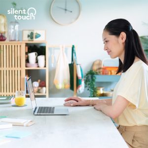 Logitech Signature M650 | Draadloze Muis | Rechtshandig | RF + Bluetooth | 2000 DPI | Roze - Afbeelding 5